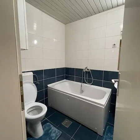 In شقة سكوبجي